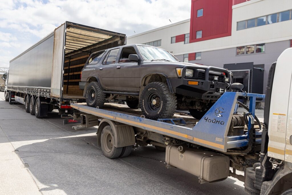 Купил и отправил на СВО джип Toyota