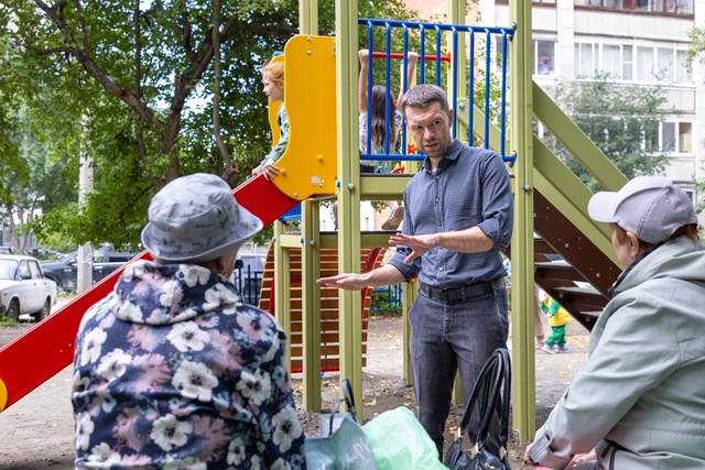 Установил очередную детскую площадку на Эльмаше